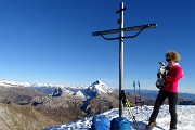 57 Alla nuova croce di vetta di Cima Menna (2300 m) con vista in Arera